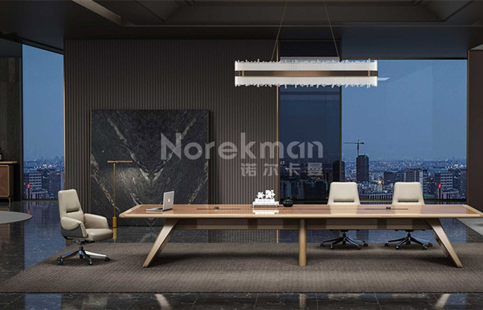 实木会议桌的魅力：诺尔卡曼助力企业展现高端品质形象